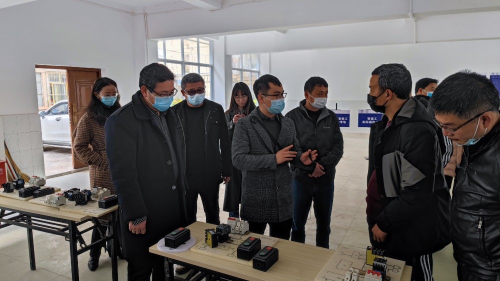 1646038900422061410.jpg A2.jpg