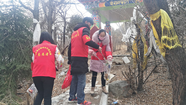 C:\Users\yq\Desktop\3.5  学雷锋主题当日活动580e8622f10fe49ce48134a451c53e1_副本.jpg