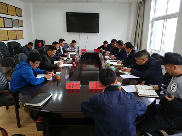 2       2019年9月3日，迪庆州委副书记、德钦县委书记张卫东率德钦县委、县政府相关部门负责人到州生态环境调研，并与州生态环境局领导班子及科室负责人座谈。f17e1c7118cca597f6e0b47437a2acf_副本.jpg