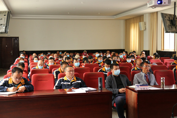 2020.4.29  迪庆州生态环境局环境监察支队及宣教中心、云南润泽律师事务所负责同志到云南迪庆矿业开发有限责任公司开展习近平生态文明思想暨环保法律宣讲活动。  IMG_3858c5a90b63345848ae9cb1afa244c2a9_副本.jpg